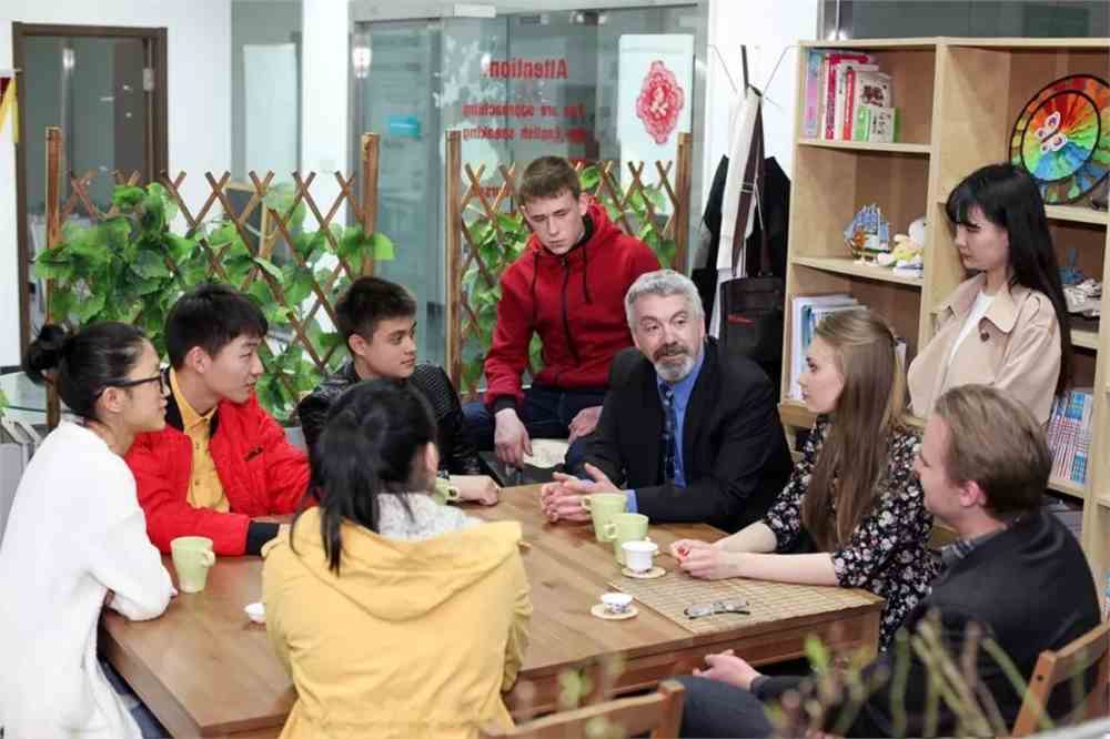 雙語教學(xué)對學(xué)生跨文化交流能力的影響