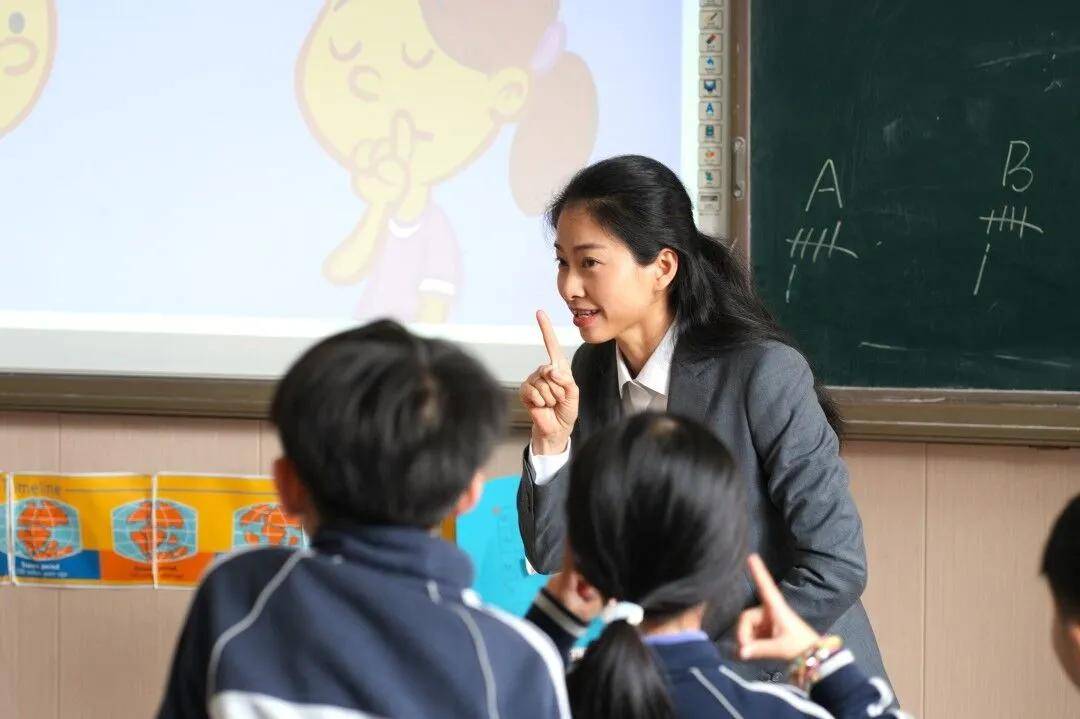 雙語教學(xué)，提高學(xué)生表達(dá)能力的關(guān)鍵策略