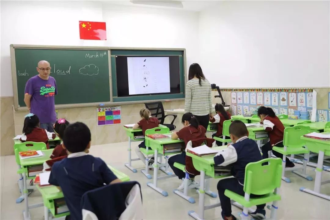 雙語(yǔ)學(xué)校如何優(yōu)化學(xué)生的學(xué)習(xí)體驗(yàn)