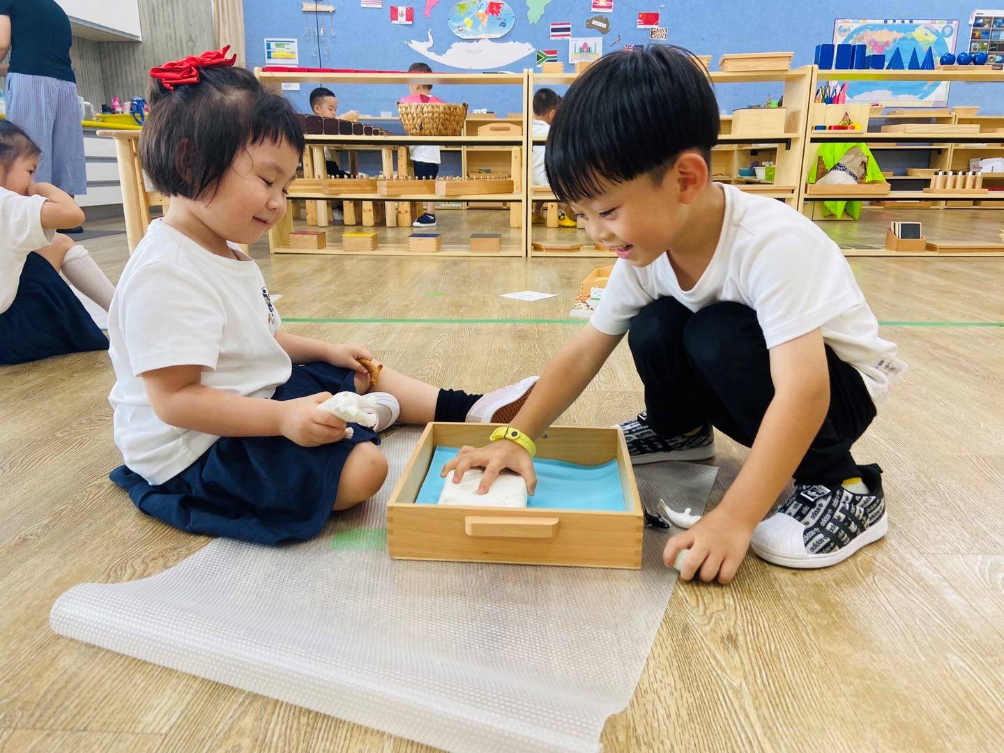 雙語(yǔ)學(xué)校如何提升學(xué)生的英語(yǔ)溝通能力