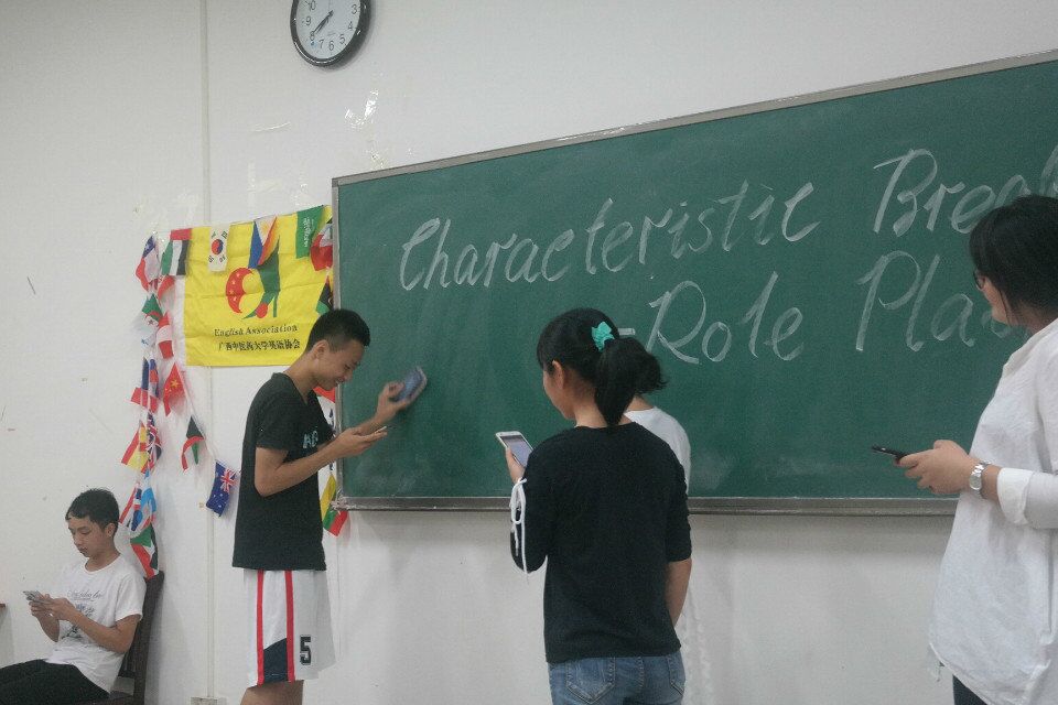 如何優(yōu)化雙語課堂中的角色扮演教學(xué)