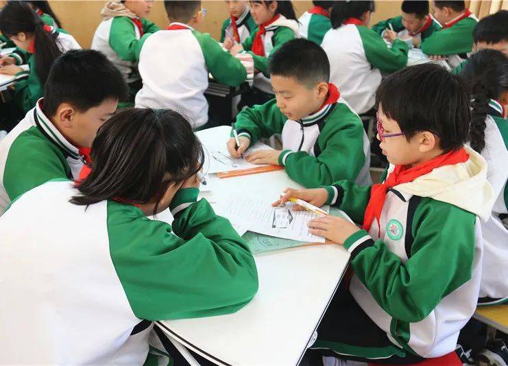 提高雙語學校學生的跨文化適應能力，策略與實踐