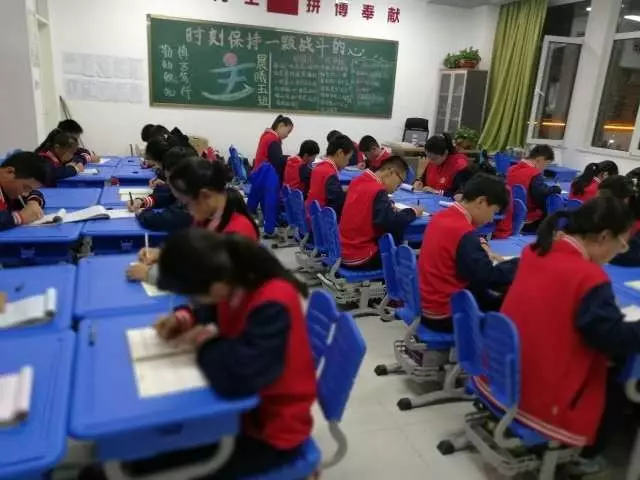 提高雙語學校學生的跨文化適應能力，策略與實踐