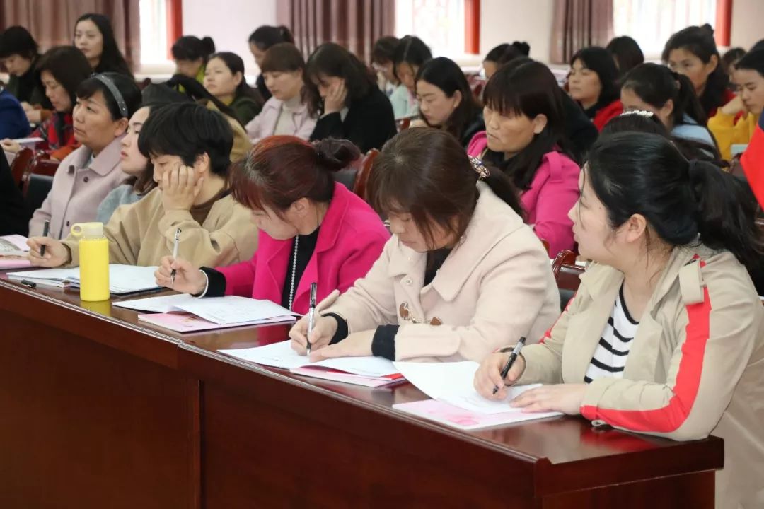 如何提升雙語課堂的教學(xué)創(chuàng)新能力