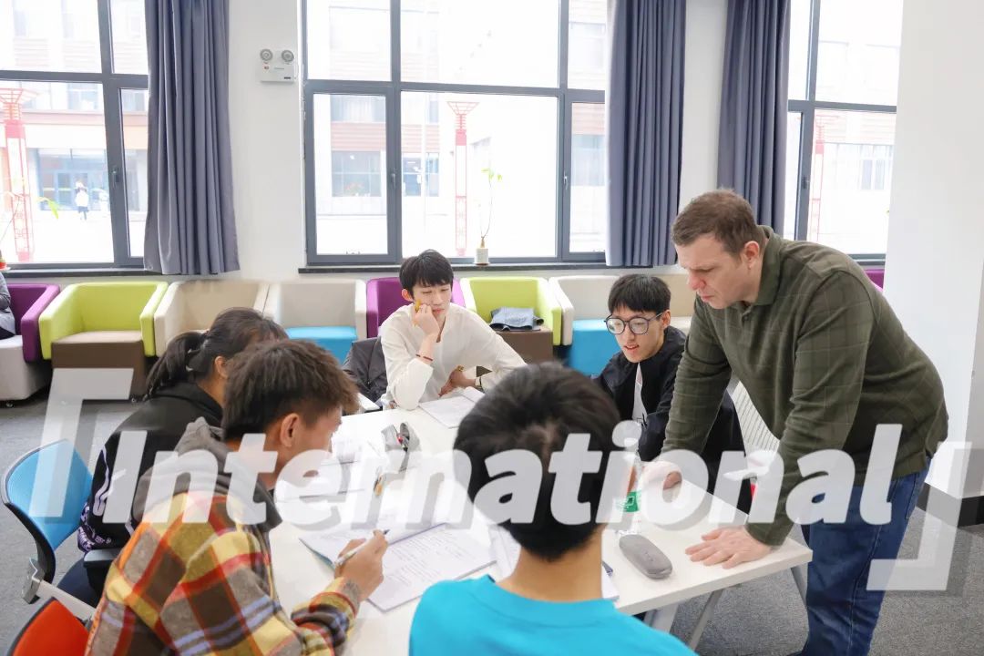雙語教學，培養(yǎng)跨文化溝通能力的有效途徑