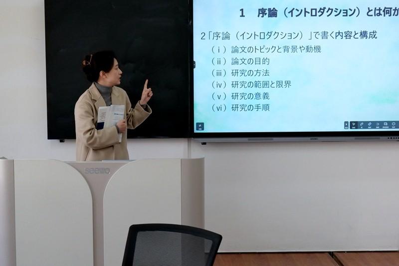 如何提升雙語學(xué)校的教師教學(xué)研究能力