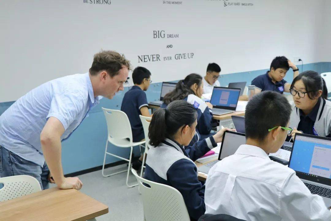如何在雙語(yǔ)課堂中培養(yǎng)學(xué)生的學(xué)術(shù)寫(xiě)作能力