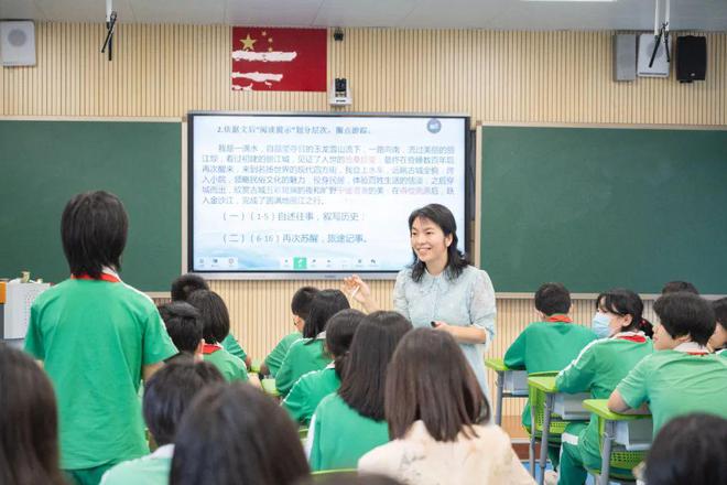 如何在雙語(yǔ)課堂中加強(qiáng)文化認(rèn)同感