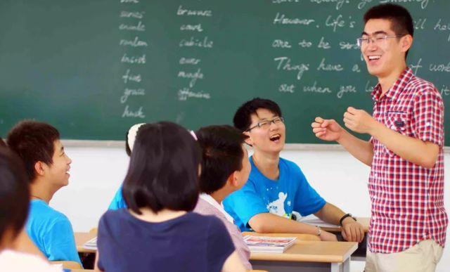 雙語教師如何培養(yǎng)學(xué)生的跨文化溝通能力