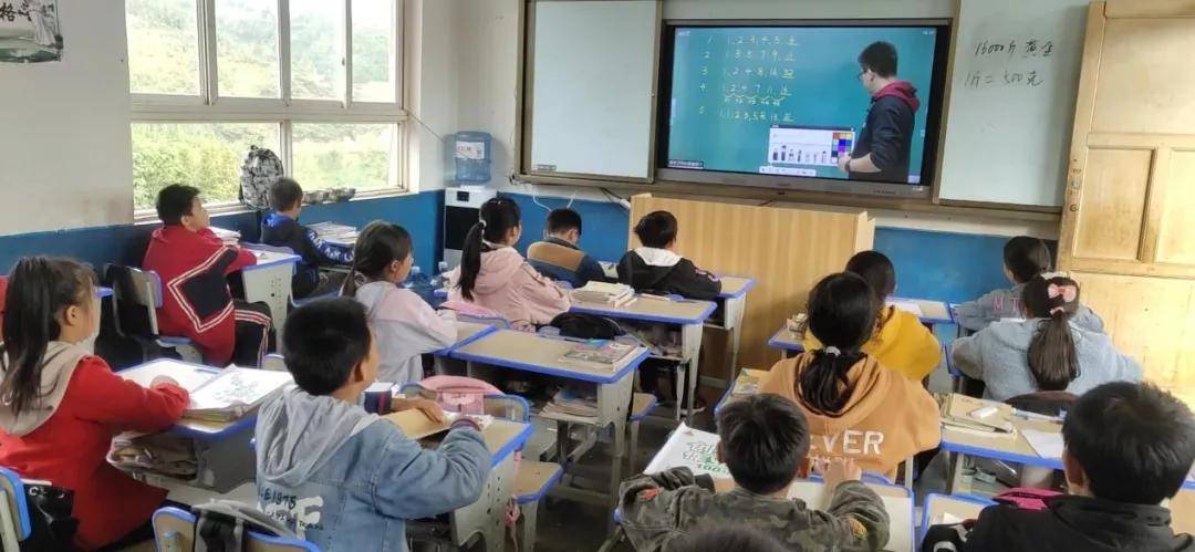 如何通過跨文化培訓提升雙語教師的課堂管理能力