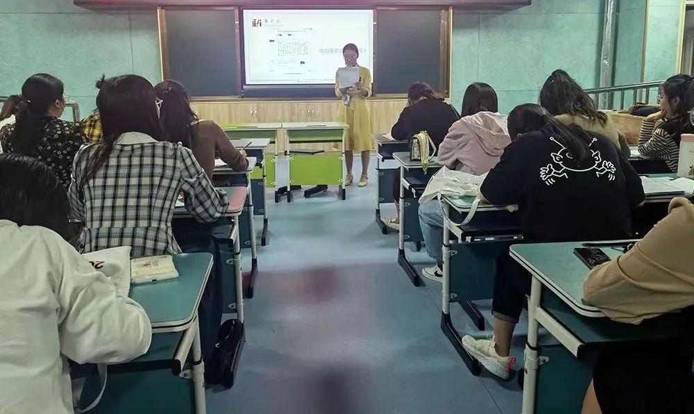 如何通過教師合作提高雙語學(xué)校的整體教學(xué)水平