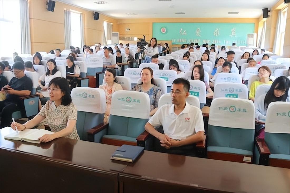 如何通過教師合作提高雙語學(xué)校的整體教學(xué)水平