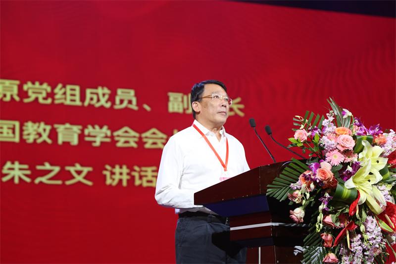 雙語教師如何在教學(xué)團(tuán)隊(duì)中發(fā)揮引領(lǐng)作用