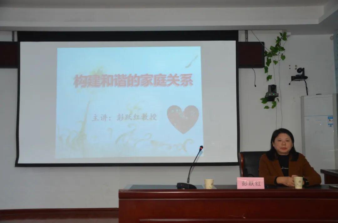 如何通過教師之間的互動支持學(xué)生的語言學(xué)習(xí)