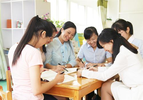 雙語教師的領導力，如何影響課堂管理與學生學習