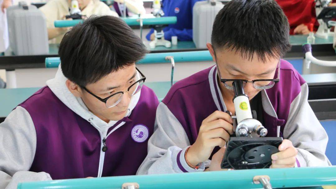 校園特色課程與學生創(chuàng)新能力，探索與實踐