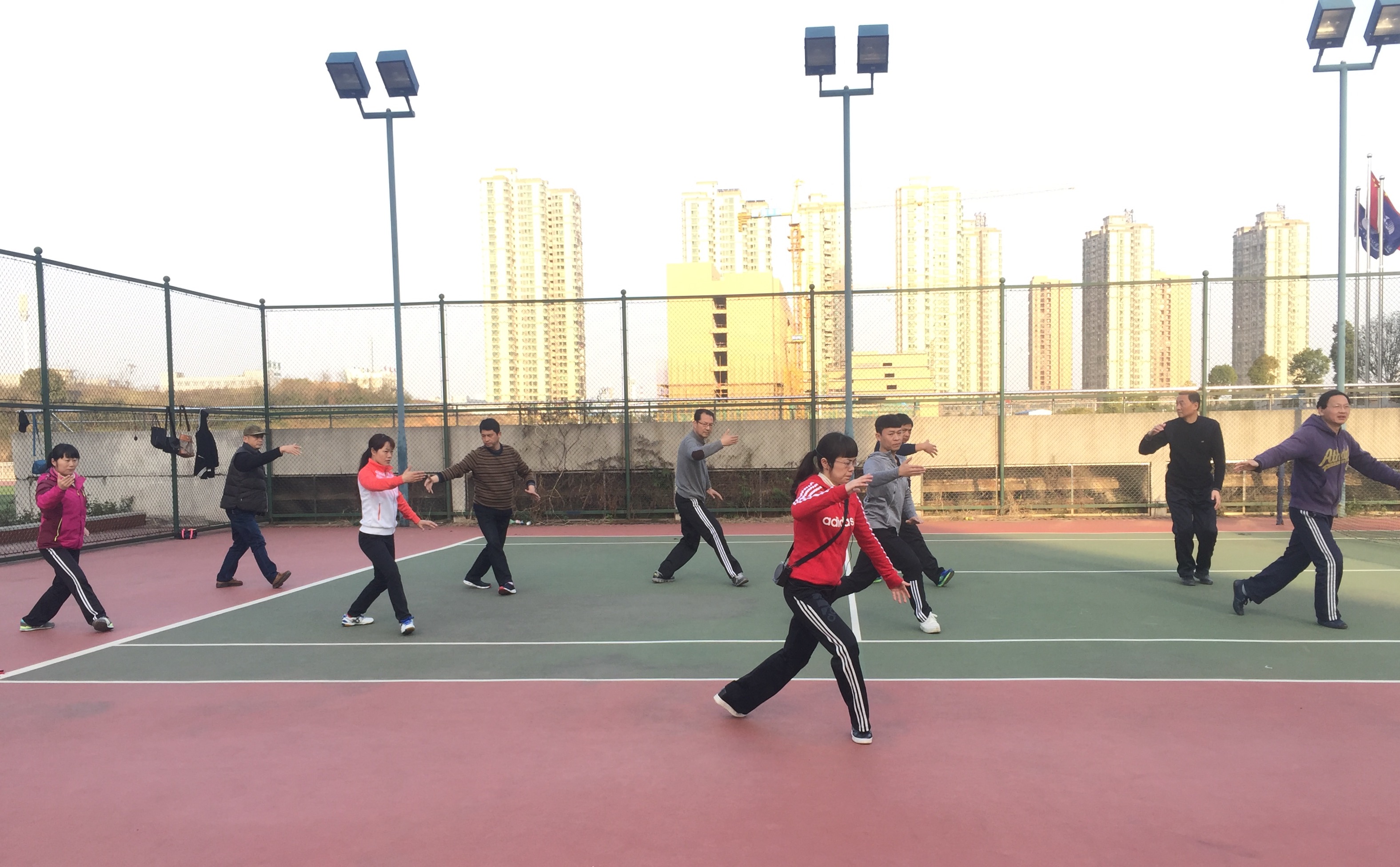 校園體育活動與教師指導(dǎo)能力提升，相互促進(jìn)，共鑄健康未來