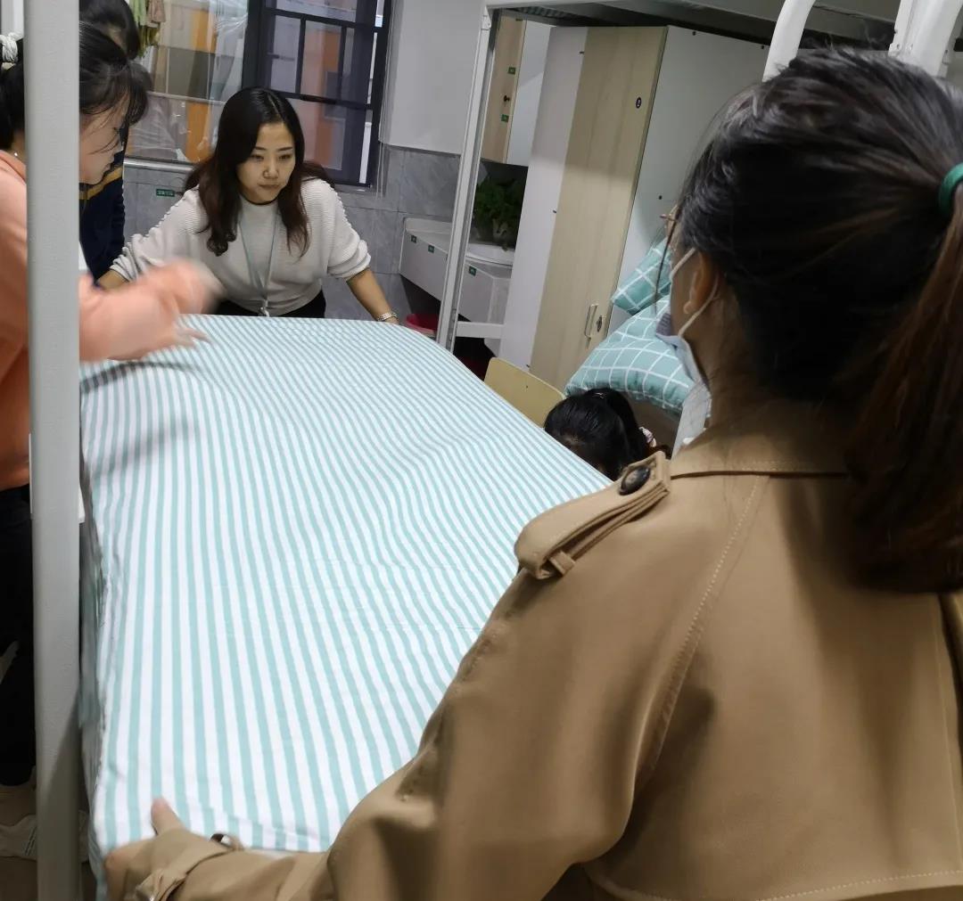 構(gòu)建綜合育人環(huán)境，提升宿舍管理與教師生活指導(dǎo)能力