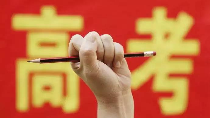 學(xué)生綜合素質(zhì)評(píng)價(jià)與教育教學(xué)成果評(píng)價(jià)改革，重塑教育評(píng)價(jià)體系的新思考