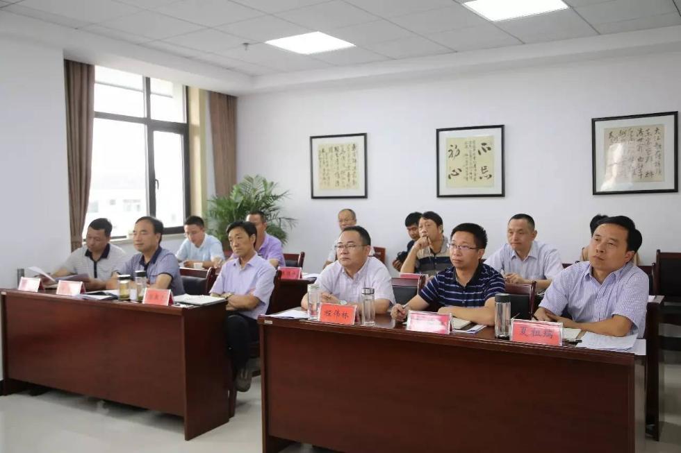 教師專業(yè)發(fā)展與學(xué)校整體教學(xué)質(zhì)量提升，相輔相成，共創(chuàng)卓越教育環(huán)境