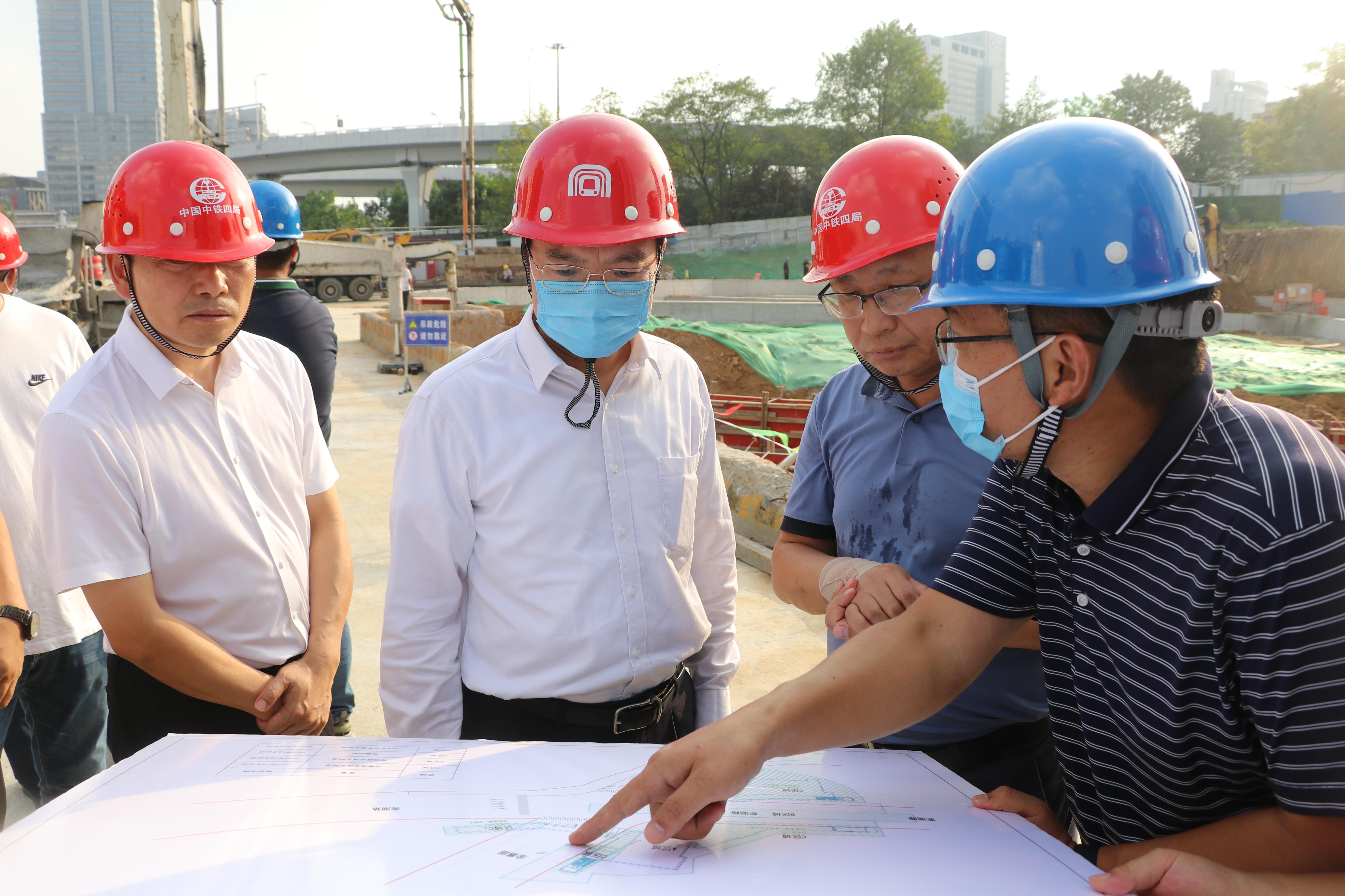 校園交通安全與學(xué)校交通安全教育月活動(dòng)方案
