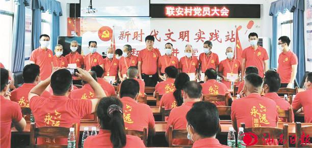 學(xué)生創(chuàng)新能力培養(yǎng)與學(xué)校創(chuàng)新能力培養(yǎng)激勵(lì)機(jī)制創(chuàng)新研究