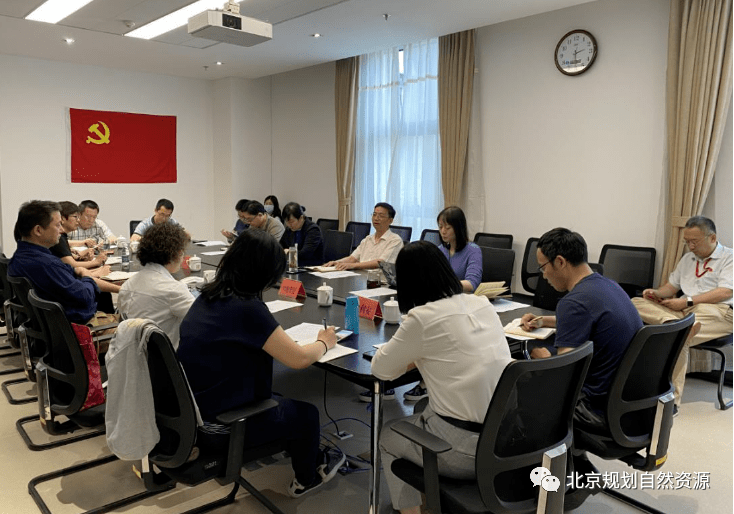 新知識(shí)、新技能，教師自我提升的雙翼
