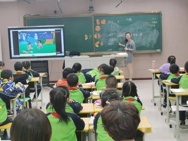 新知識(shí)融入教學(xué)，提升課堂吸引力的秘訣