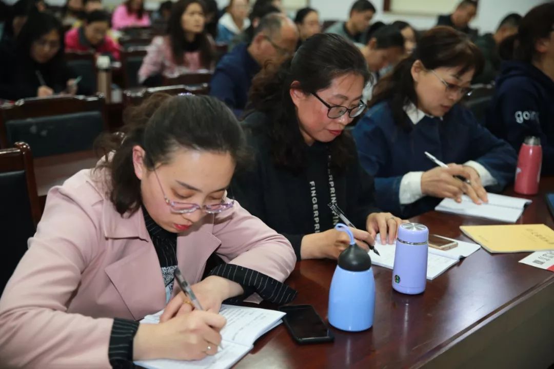 教師培訓(xùn)，開啟專業(yè)成長的新篇章