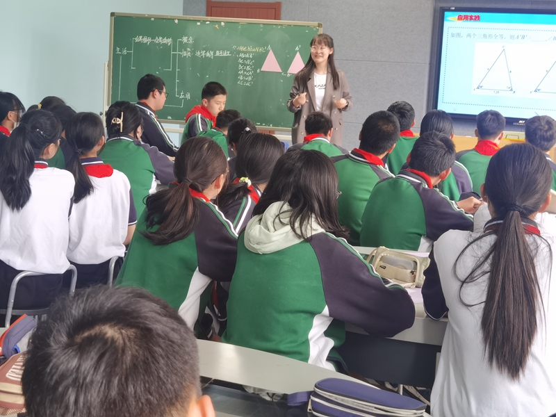 新知識(shí)融入課堂，教師的教學(xué)藝術(shù)