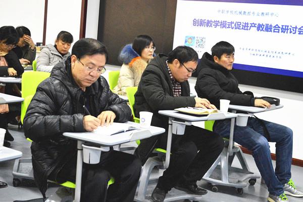 教學(xué)創(chuàng)新靈感的激發(fā)，深度研討對(duì)話