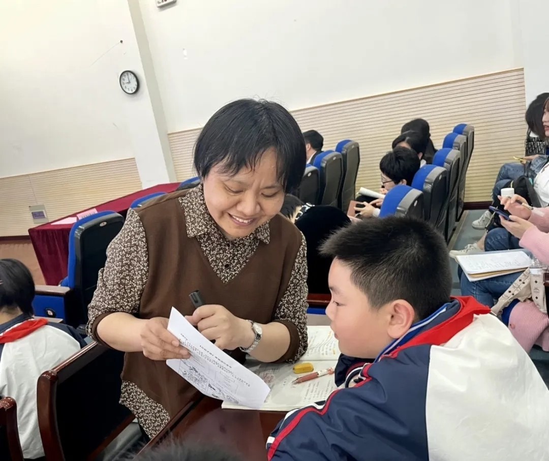 新知識引領(lǐng)教學創(chuàng)新，教師的實踐探索之路