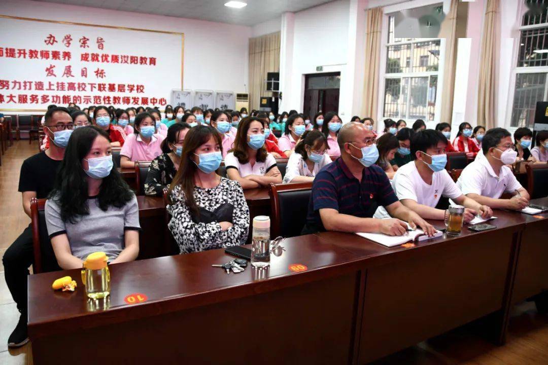 雙語教師在小組合作中的領(lǐng)導(dǎo)角色擔當之道
