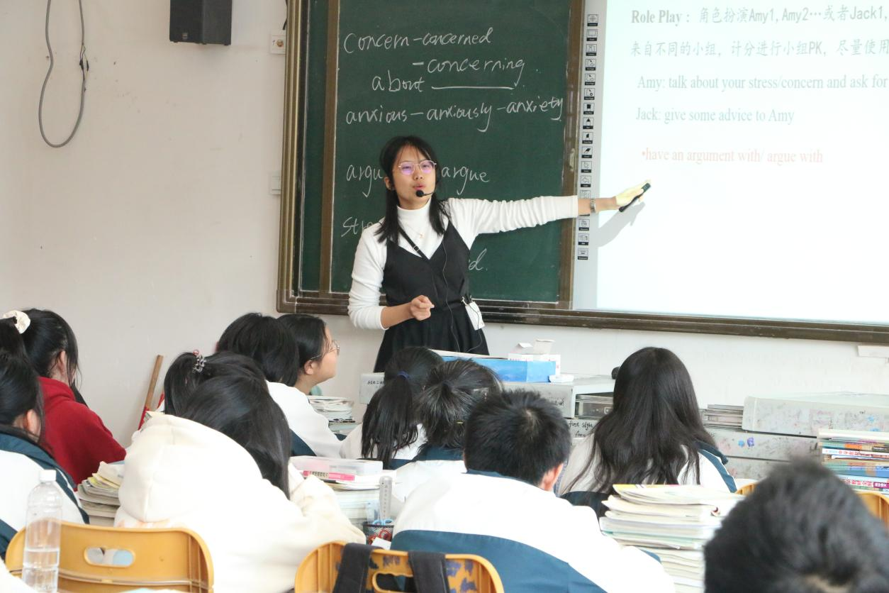 雙語教師如何通過教學(xué)活動(dòng)激發(fā)學(xué)生的領(lǐng)導(dǎo)潛能