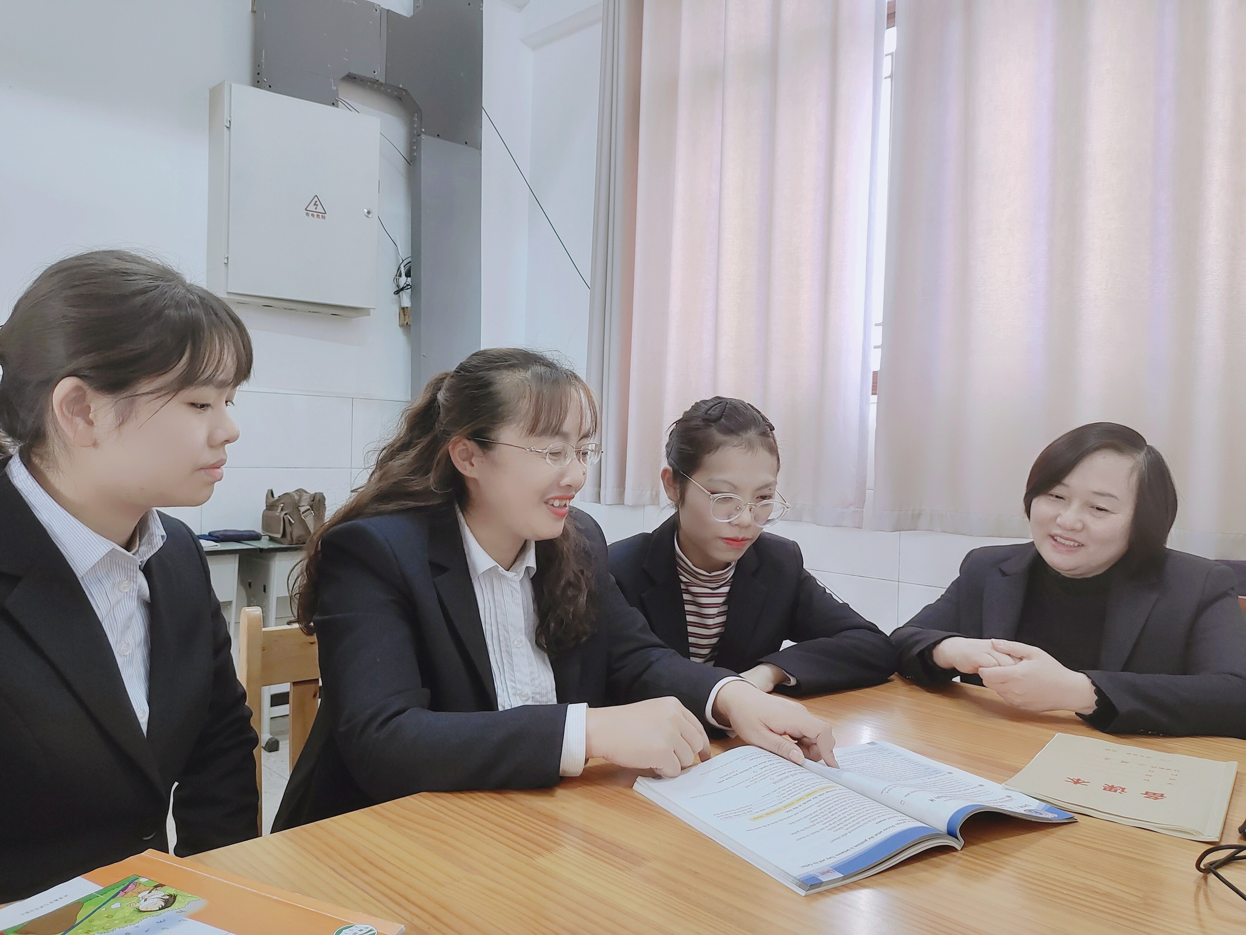 雙語教師集體備課策略，提升教學質(zhì)量的實踐之路