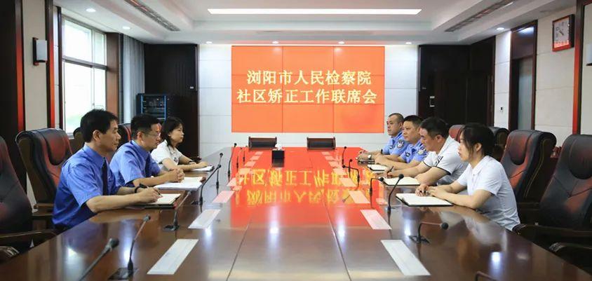 教師團(tuán)隊(duì)協(xié)作加強(qiáng)學(xué)生個(gè)性化教育策略