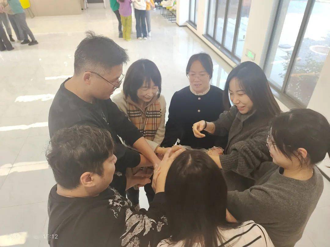 如何通過團(tuán)隊(duì)培訓(xùn)提高教師團(tuán)隊(duì)的合作意識(shí)