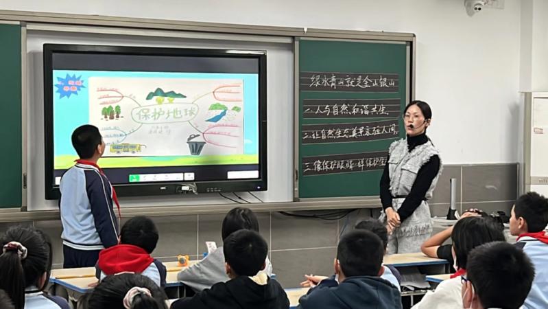 雙語(yǔ)學(xué)校教師領(lǐng)導(dǎo)力對(duì)學(xué)生學(xué)習(xí)影響的評(píng)估研究