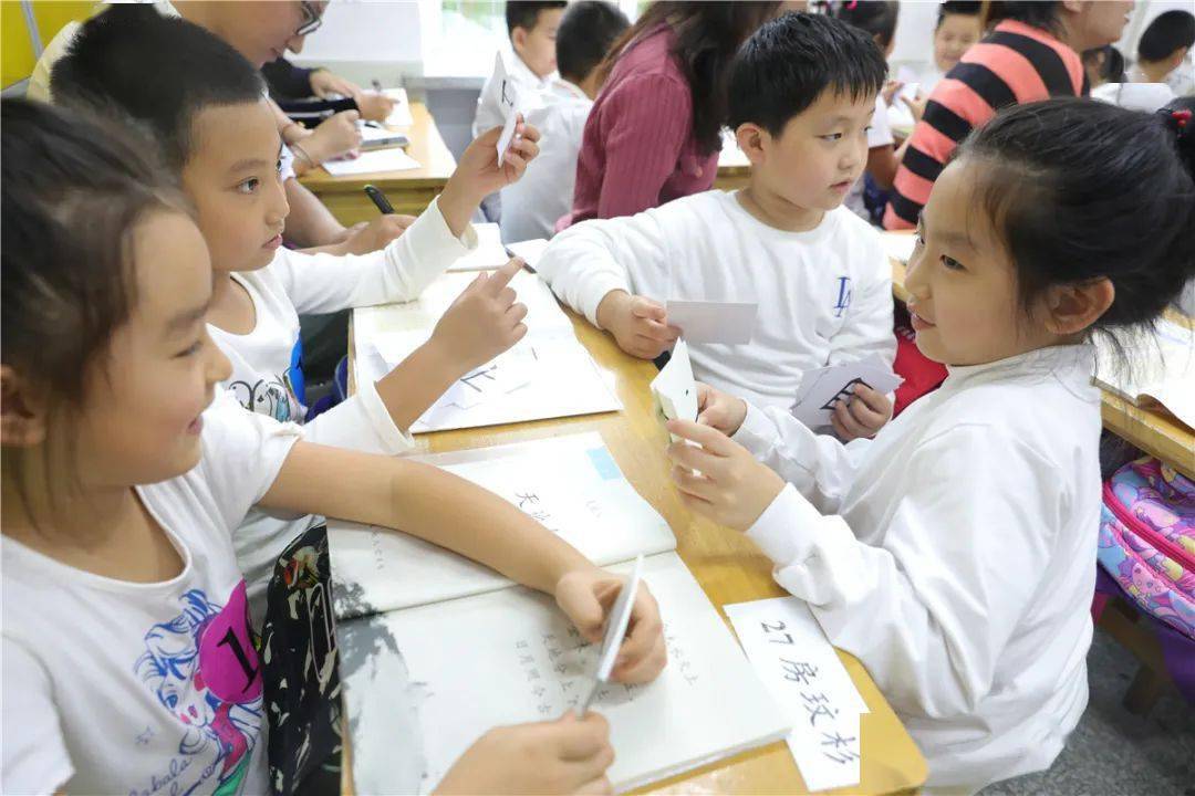 團(tuán)隊協(xié)作與教師成長，共鑄教育輝煌的雙重力量