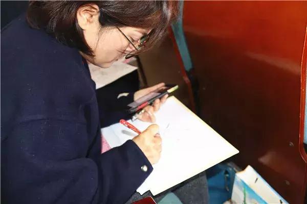 雙語教師在團(tuán)隊(duì)中如何獲取職業(yè)發(fā)展支持的策略與啟示