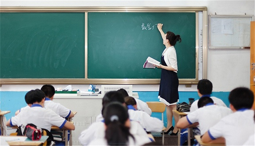 雙語教師協(xié)作探討教學(xué)難題之道
