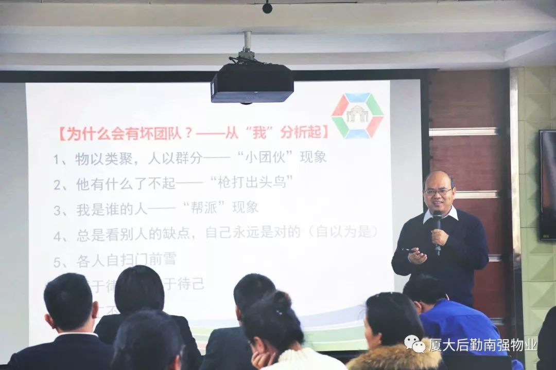 雙語教師團(tuán)隊(duì)中的跨文化領(lǐng)導(dǎo)力建設(shè)之道