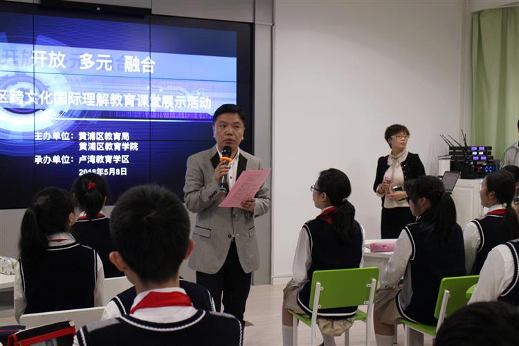 雙語教師在跨文化團隊中的領(lǐng)導(dǎo)角色塑造與挑戰(zhàn)