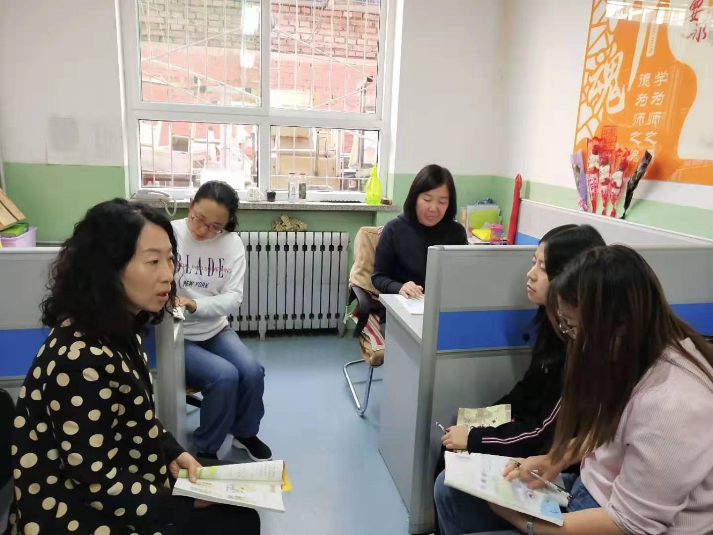 教師團(tuán)隊(duì)合作對(duì)學(xué)生語言學(xué)習(xí)成效的影響探究