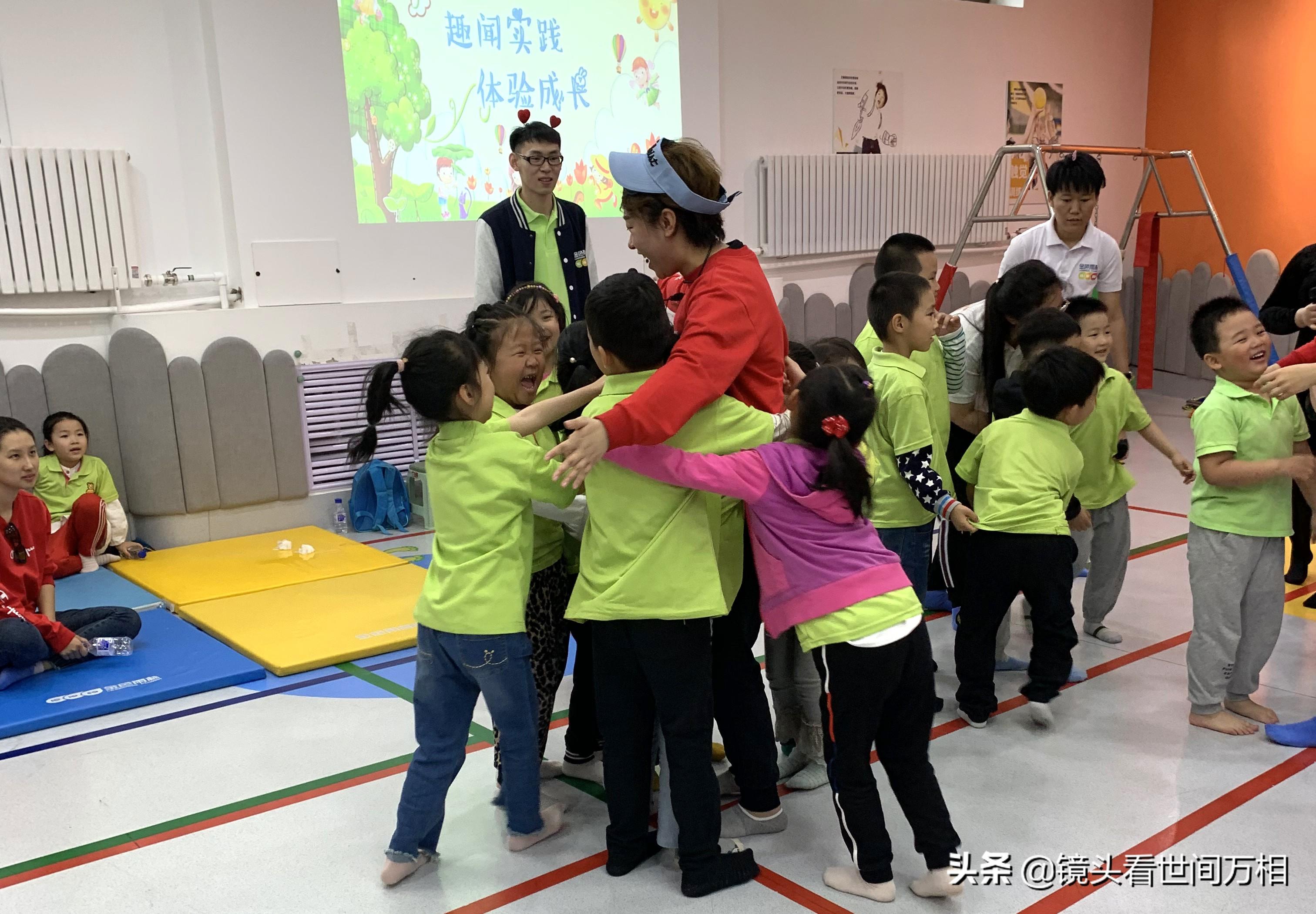 雙語教師在團(tuán)隊(duì)中發(fā)揮合作與領(lǐng)導(dǎo)的雙重角色