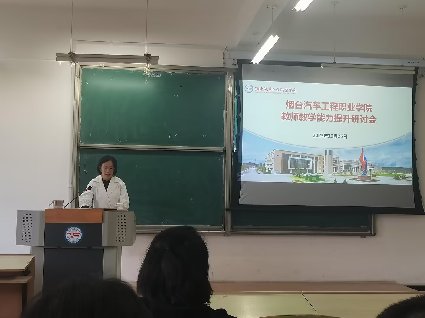 如何通過定期會議增強教師團隊的協(xié)作能力
