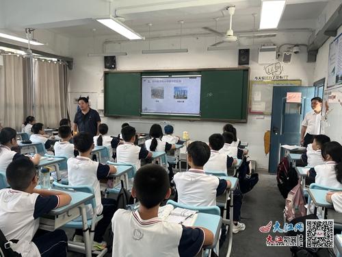 如何通過(guò)教師間的溝通建立協(xié)作性的教育環(huán)境