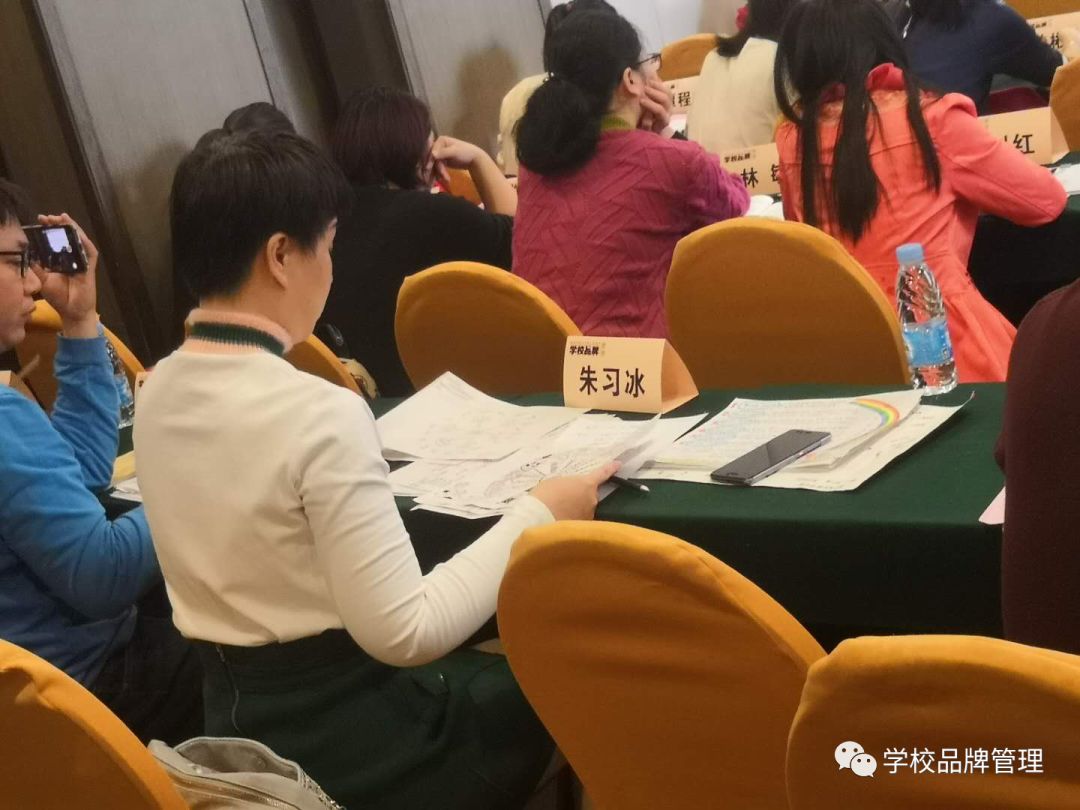 如何通過(guò)參與教育論壇和研討會(huì)提升教師的領(lǐng)導(dǎo)力