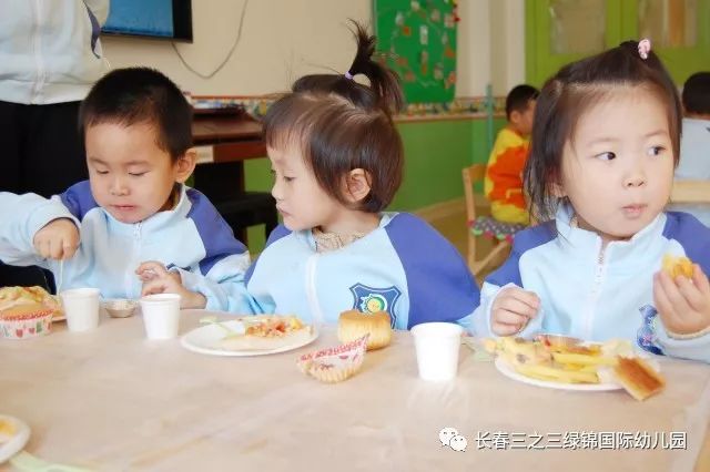 雙語教師如何通過角色互換提升團(tuán)隊(duì)協(xié)作能力