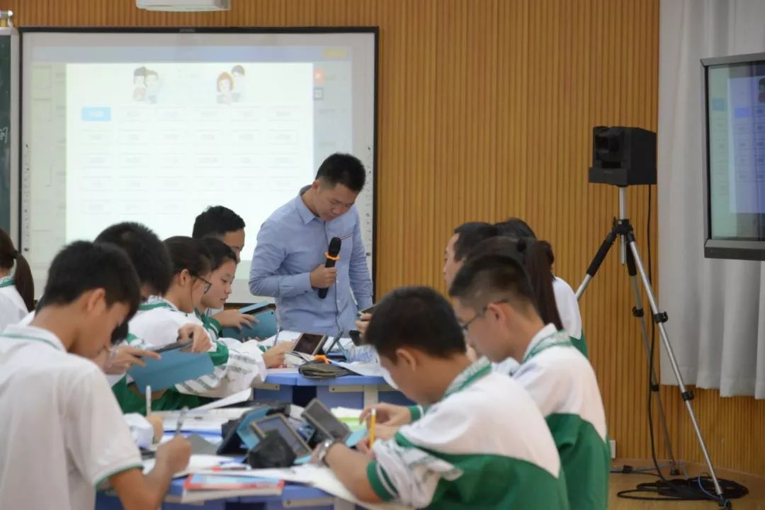 教師如何在團(tuán)隊中利用自身專長推動教學(xué)改革